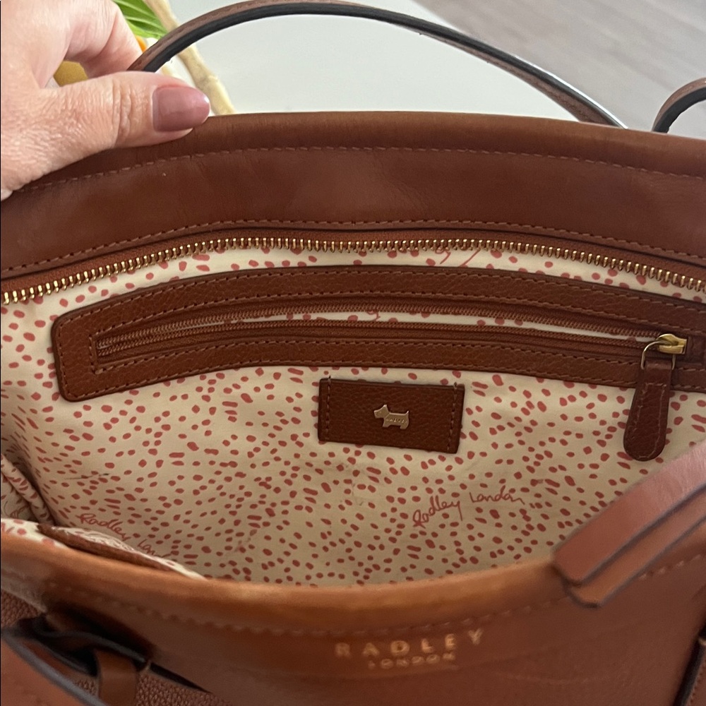 RADLEY LONDON Chestnut Brown Leather Tote with Signature Charm - Picture 4 of 10